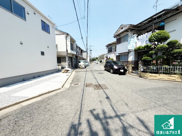 1(土)2(日)現地説明会！◆大阪狭山市東野中　限定1邸の前面道路含む現地写真|周辺は閑静な住宅街！前面道路広々で車の出し入れも便利です。駐車が苦手な方でも安心して車庫入れできます！