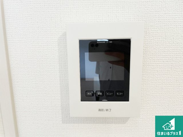★5(土)6(日)現地見学可能！★湖南市宝来坂　限定1邸の防犯設備|シンプルな洋室は、自分好みのインテリアが楽しめます♪ご家族とインテリアや家具を選びに行くのは新築購入時の醍醐味の一つです。ぜひお楽しみください♪