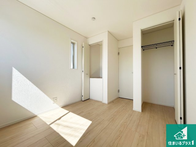 高石市綾園　第2期　新築一戸建ての洋室|シンプルな洋室は、自分好みのインテリアが楽しめます♪ご家族とインテリアや家具を選びに行くのは新築購入時の醍醐味の一つです。ぜひお楽しみください♪