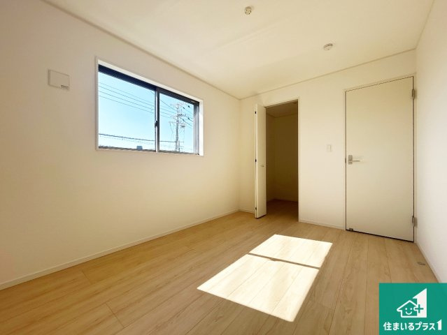 ♦高石市綾園　第2期　新築一戸建ての洋室|シンプルな洋室は、自分好みのインテリアが楽しめます♪ご家族とインテリアや家具を選びに行くのは新築購入時の醍醐味の一つです。ぜひお楽しみください♪