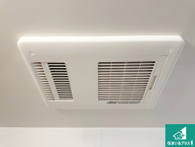 東大阪市南上小阪　第1期　新築一戸建ての設備|四季を通して快適なバスライフをお手伝いする浴室暖房乾燥機！浴室の乾燥・暖房・涼風・換気はもちろん、２４時間換気にも対応！