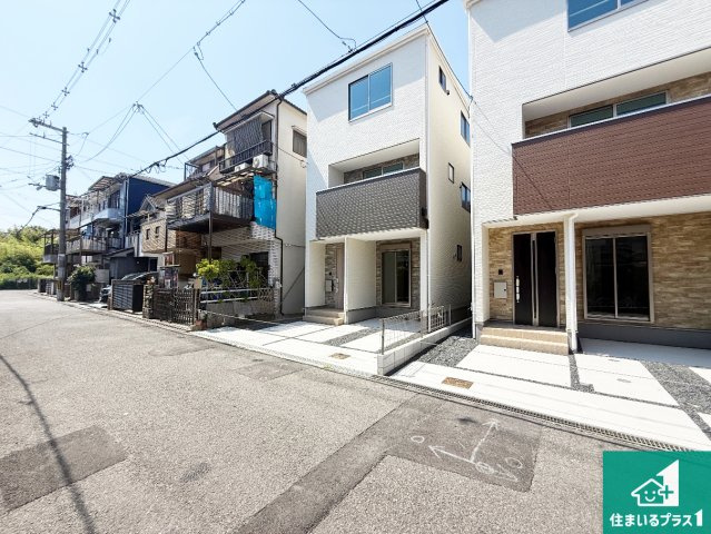 東大阪市南上小阪　第1期　新築一戸建ての前面道路含む現地写真|車通りの少ない前面道路！お子様がいらっしゃるご家族でも安心！