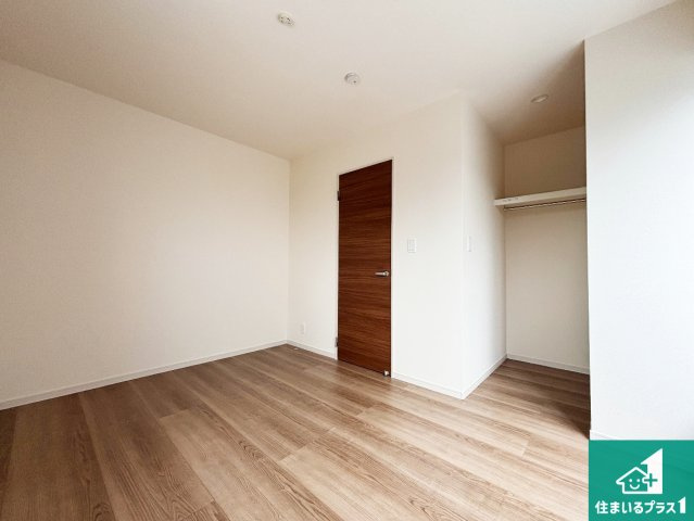 29日(土)30日(日)現地ご見学可能！茨木市上野町　第7期　新築一戸建ての洋室|シンプルな洋室は、自分好みのインテリアが楽しめます♪ご家族とインテリアや家具を選びに行くのは新築購入時の醍醐味の一つです。ぜひお楽しみください♪