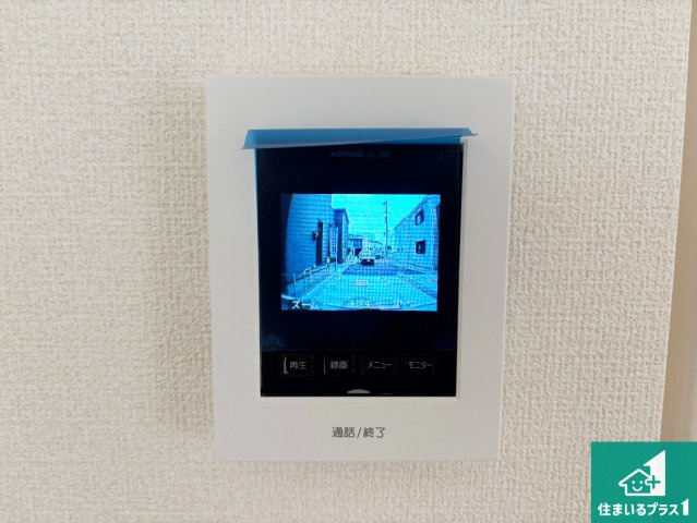 茨木市上野町　第7期　新築一戸建ての防犯設備|カラーモニターインターホン！声だけでなく来訪者の姿や顔がモニターで確認できるので、小さなお子様がいらっしゃるご家庭でも安心できます！