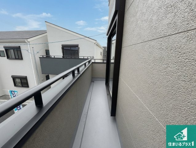 茨木市上野町　第7期　新築一戸建てのバルコニー|日当たりのよいバルコニー！お部屋が開放的に！