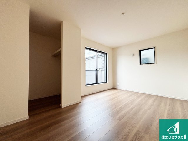 ■茨木市上野町　第7期　新築一戸建ての洋室|シンプルな洋室は、自分好みのインテリアが楽しめます♪ご家族とインテリアや家具を選びに行くのは新築購入時の醍醐味の一つです。ぜひお楽しみください♪