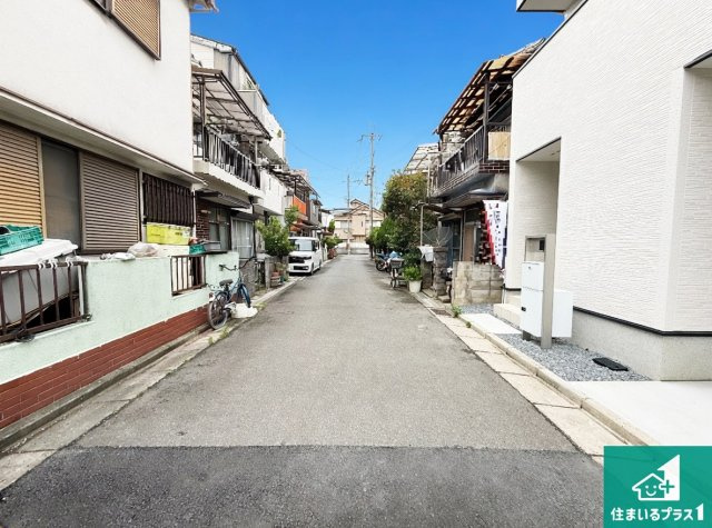 29(土)30(日)現地説明会！◆八尾市上尾町　限定1邸の前面道路含む現地写真|周辺は閑静な住宅街！前面道路広々で車の出し入れも便利です。駐車が苦手な方でも安心して車庫入れできます！