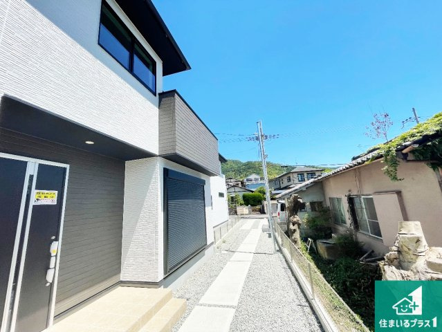 ★29(土)30(日)現地見学可能！★京都市伏見区醍醐南里町　全2邸の前面道路含む現地写真|周辺は閑静な住宅街！前面道路広々で車の出し入れも便利です。駐車が苦手な方でも安心して車庫入れできます！