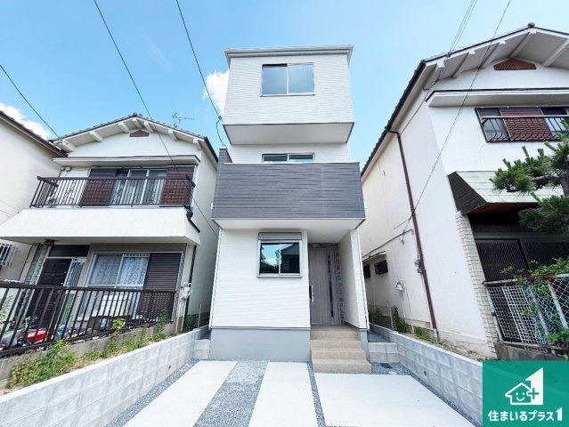 寝屋川市国松町　第1期　新築一戸建ての外観|お客様に長く安心して住んでいだだける事にこだわった家づくり！住んでからのアフターサービスにもしっかりと取り組んでいます！