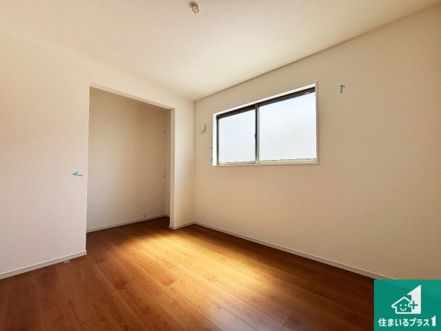 ■寝屋川市国松町　第1期　新築一戸建ての洋室|シンプルな洋室は、自分好みのインテリアが楽しめます♪ご家族とインテリアや家具を選びに行くのは新築購入時の醍醐味の一つです。ぜひお楽しみください♪