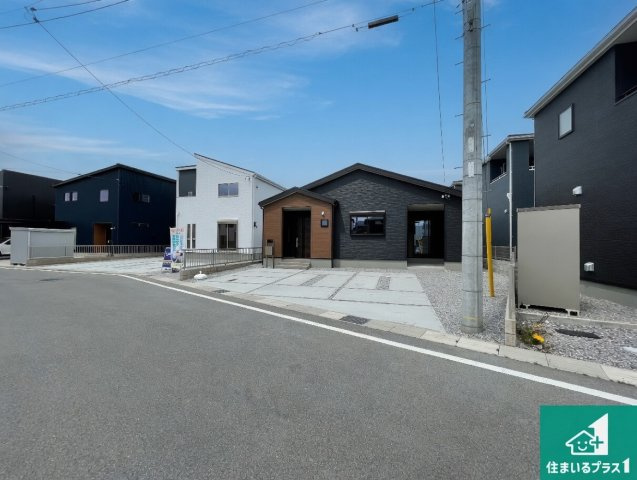 ★1(土)2(日)現地見学可能！★彦根市大藪町　全2邸の前面道路含む現地写真|周辺は閑静な住宅街！前面道路広々で車の出し入れも便利です。駐車が苦手な方でも安心して車庫入れできます！