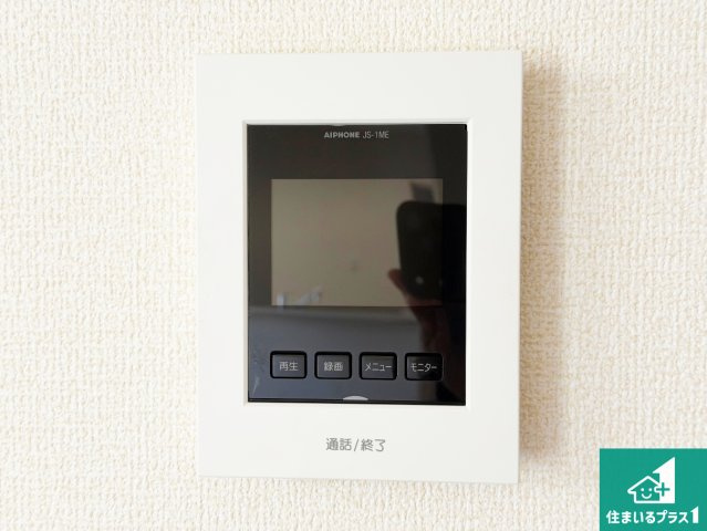 29日(土)30日(日)現地ご見学可能！　豊中市千成町　限定1邸の防犯設備|カラーモニターインターホン！声だけでなく来訪者の姿や顔がモニターで確認できるので、小さなお子様がいらっしゃるご家庭でも安心できます！