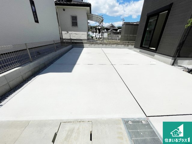 ●生駒郡平群町西宮　第2期　新築一戸建ての駐車場|駐車スペース！散水栓があるので、こまめに愛車を洗えます！