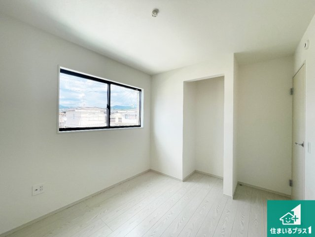 5日(土)6日(日)現地ご見学可能！　川西市大和東　第3期　新築一戸建ての洋室|収納スペースが充実しているので子供の成長に合わせてたくさん収納ができます！家族構成に合わせた様々な活用ができる収納！