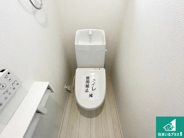 ●5(土)6(日)現地説明会！　生駒郡平群町西宮　全2邸　のトイレ|1・2階の2ヶ所にあるので、朝の忙しい時間の順番待ちもなく、深夜の利用にも大変便利です。