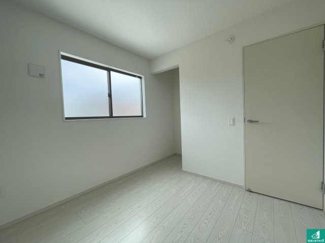 ★5(土)6(日)現地見学可能！★守山市吉身　ラスト1邸の洋室|シンプルな洋室は、自分好みのインテリアが楽しめます♪ご家族とインテリアや家具を選びに行くのは入居時の醍醐味の一つです。ぜひお楽しみください♪