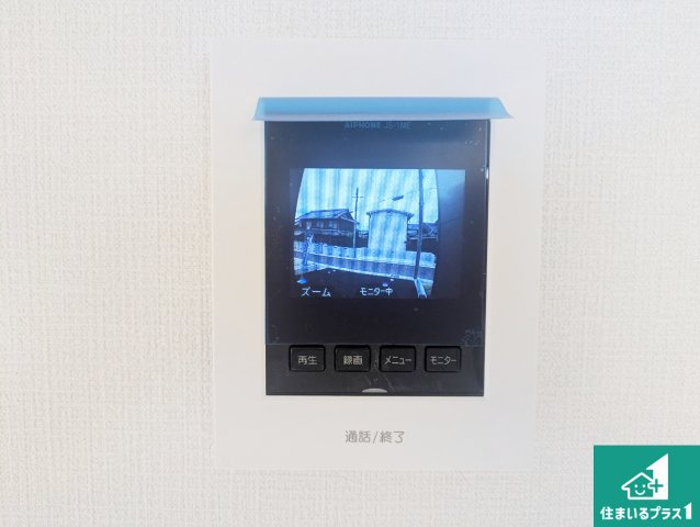 枚方市長尾峠町　第3期　新築一戸建ての防犯設備|カラーモニターインターホン！声だけでなく来訪者の姿や顔がモニターで確認できるので、小さなお子様がいらっしゃるご家庭でも安心できます！