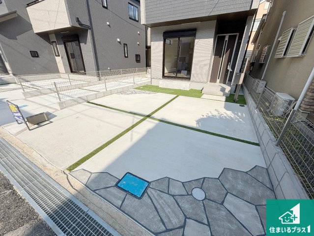 　大東市南郷町　新築一戸建ての駐車場|2台分の駐車スペース有り！急な来客でも安心です！