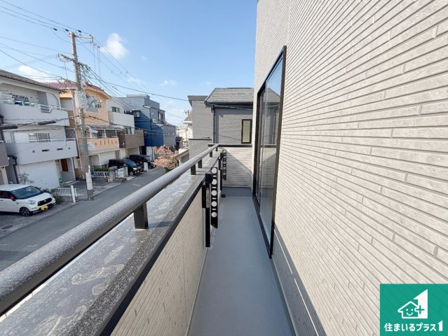 　大東市南郷町　新築一戸建てのバルコニー|ワイドバルコニーは洗濯物を干すスペースが広いのでご家族が多くても安心！