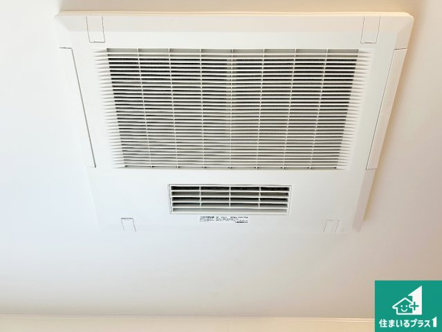 貝塚市澤　第9期　新築一戸建ての冷暖房・空調設備|四季を通して快適なバスライフをお手伝いする浴室暖房乾燥機！浴室の乾燥・暖房・涼風・換気はもちろん、２４時間換気にも対応！