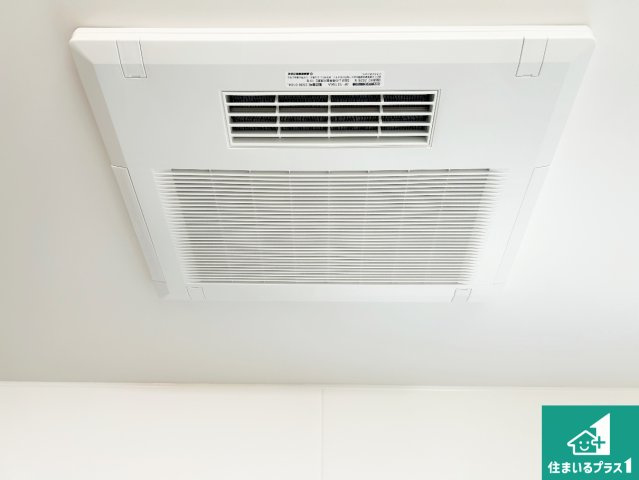 ♦貝塚市澤　第9期　新築一戸建ての冷暖房・空調設備|四季を通して快適なバスライフをお手伝いする浴室暖房乾燥機！浴室の乾燥・暖房・涼風・換気はもちろん、２４時間換気にも対応！