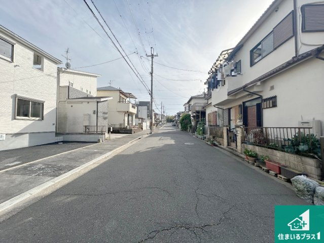 1(土)2(日)現地説明会！◆堺市中区上之　限定1邸の前面道路含む現地写真|周辺は閑静な住宅街！前面道路広々で車の出し入れも便利です。駐車が苦手な方でも安心して車庫入れできます！
