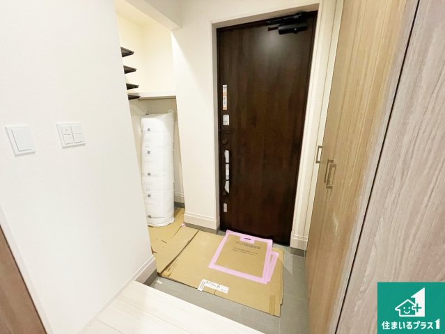 ★5(土)6(日)現地見学可能！★大津市雄琴　第2期　新築一戸建ての玄関|シューズボックスにはたくさんの靴が収納できるので玄関周りはいつもスッキリ！ご家族が増えても安心！