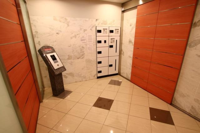 広島市南区宇品海岸２丁目の賃貸マンションのエントランス