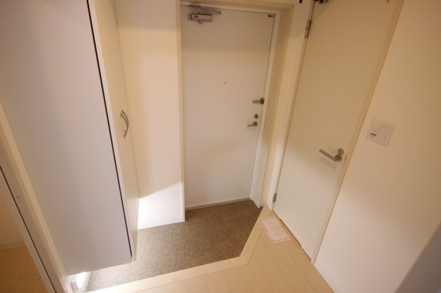 広島市南区宇品海岸２丁目の賃貸マンションの玄関