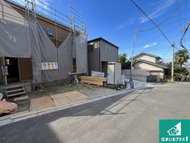 ◆東大阪市東石切町　新築一戸建ての前面道路含む現地写真|周辺は落ち着いた街並みの住宅地！子育てがしやすい住環境です！まだ未完成ですが、現地でしかわからない事もございます。是非一度ご覧ください。