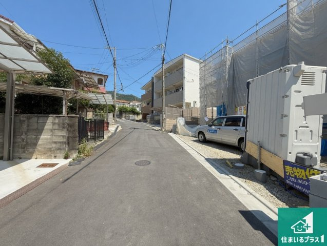 東大阪市東石切町　新築一戸建ての前面道路含む現地写真|周辺は落ち着いた街並みの住宅地！子育てがしやすい住環境です！まだ未完成ですが、現地でしかわからない事もございます。是非一度ご覧ください。