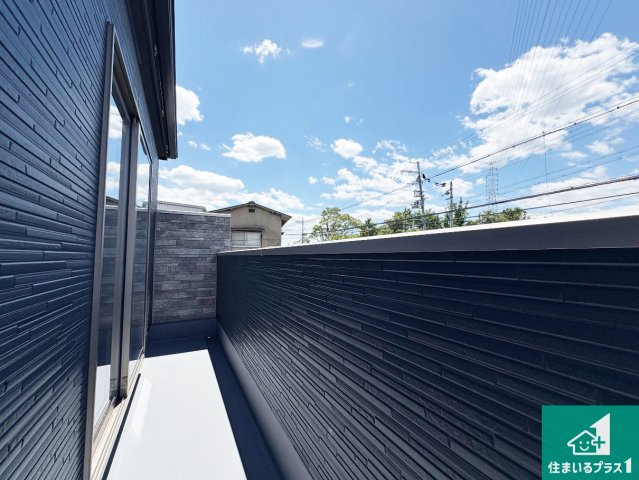 29日(土)30日(日)現地ご見学可能！　高槻市下田部町　限定1邸のバルコニー|日当たりのよいバルコニー！お部屋が開放的に！
