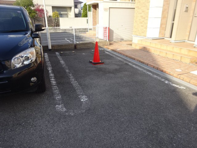 レグルス壱番館の駐車場