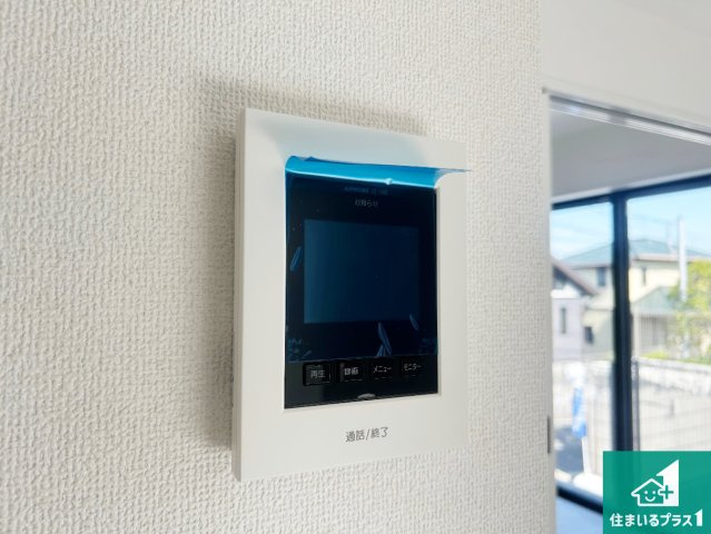 29日(土)30日(日)現地ご見学可能！　宝塚市中山桜台　限定1邸の防犯設備|カラーモニターインターホン！声だけでなく来訪者の姿や顔がモニターで確認できるので、小さなお子様がいらっしゃるご家庭でも安心できます！