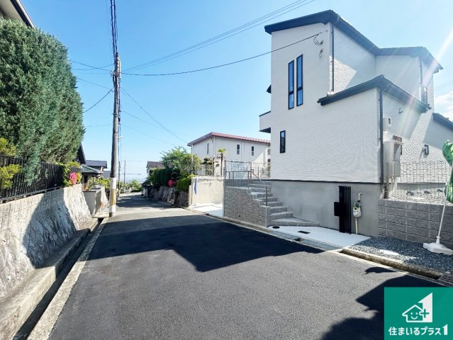 29日(土)30日(日)現地ご見学可能！　宝塚市中山桜台　限定1邸の前面道路含む現地写真|車通りの少ない前面道路！お子様がいらっしゃるご家族でも安心！