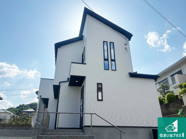 29日(土)30日(日)現地ご見学可能！　宝塚市中山桜台　限定1邸の外観|お客様に長く安心して住んでいだだける事にこだわった家づくり！住んでからのアフターサービスにもしっかりと取り組んでいます！