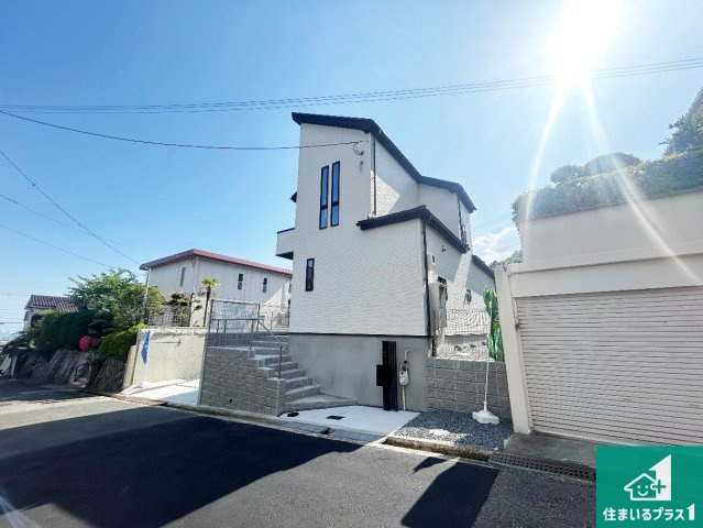 29日(土)30日(日)現地ご見学可能！　宝塚市中山桜台　限定1邸の外観|お客様に長く安心して住んでいだだける事にこだわった家づくり！住んでからのアフターサービスにもしっかりと取り組んでいます！