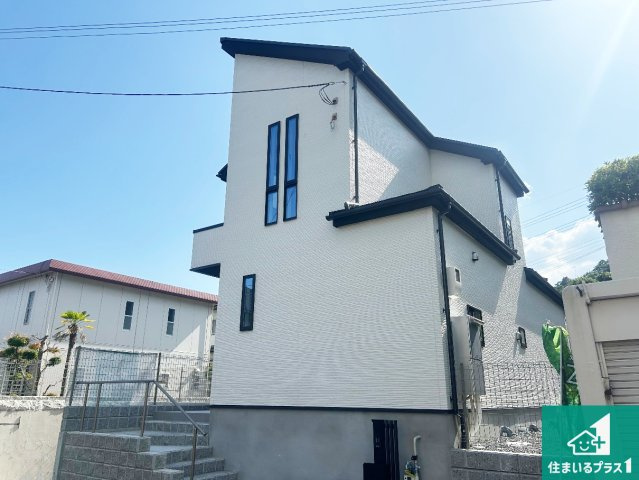 29日(土)30日(日)現地ご見学可能！　宝塚市中山桜台　限定1邸の外観|安心の10年保証！外観を美しく保ち、雨水で汚れを落とします！気になることがありましたら、お気軽にお問い合わせください！