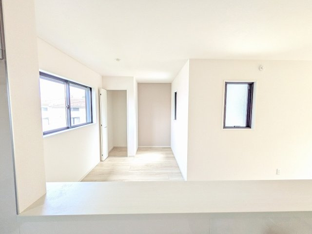 八王子市　上野町　新築一戸建て　１期の内装|～リビング側の家族とコミュニケーションをとりやすいキッチンです～