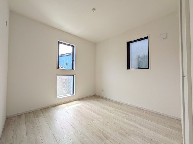 八王子市　上野町　新築一戸建て　１期の洋室|～2階5.0帖の洋室　2面採光で明るく風通しの良いお部屋です～