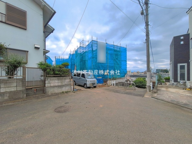 八王子市　上野町　新築一戸建て　１期の前面道路含む現地写真|～東側4.9ｍ道路に面しています～