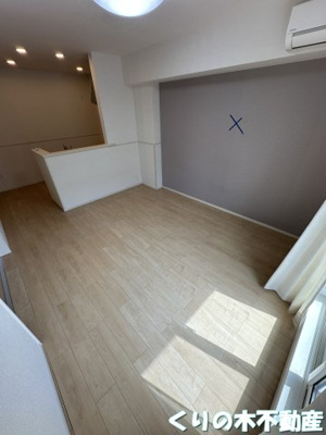 【居間・リビング】 | アリエッタ | 反転タイプのお部屋です（現況を優先します）※妻側窓はありません