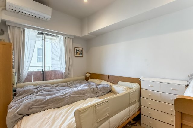 アスコットパーク両国石原の洋室|【洋室】快適に過ごす条件は、一人ひとり違います。だからこそ飾り過ぎないシンプルな内装と偏り過ぎないデザインで統一しております。居住していく中でオーナー様だけの【マイホーム】に創り上げて下さい