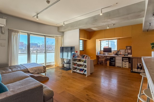 アスコットパーク両国石原の居間・リビング|【居間・リビング】「ＬＤＫは家族団らんをデザイン」広いＬＤＫでは家族が集まり一緒の時間を過ごせる工夫がされております。何気ない一日の当たり前のひとコマがいつか一生の宝物になります