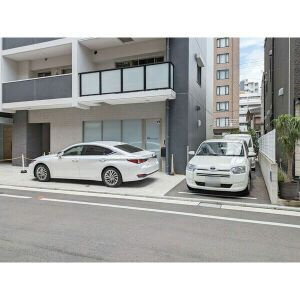 クロス天神南の駐車場