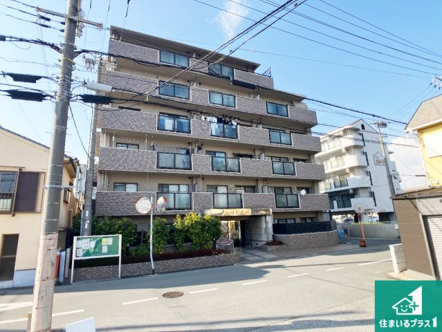 リベール加古川Iの外観|周辺は閑静な住宅街！前面道路広々で車の出し入れも便利です。駐車が苦手な方でも安心して車庫入れできます！