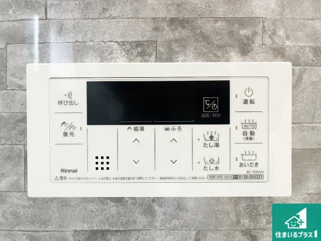神戸市北区若葉台　新築一戸建てのキッチン|リビングと統一感があり、使い勝手のいいキッチン。広々としているので、二人並んで作業が出来ちゃいます。お子様と一緒に色々なお料理に挑戦できるスペースがあります。