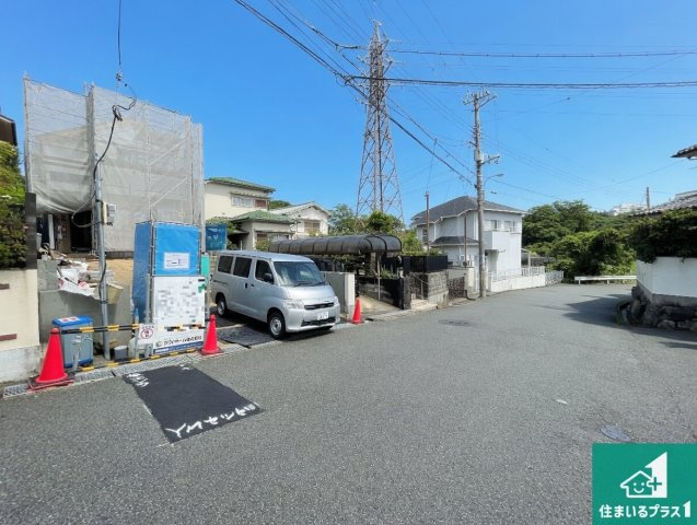 神戸市北区若葉台　新築一戸建ての前面道路含む現地写真|周辺は落ち着いた街並みの住宅地！子育てがしやすい住環境です！まだ未完成ですが、現地でしかわからない事もございます。是非一度ご覧ください。
