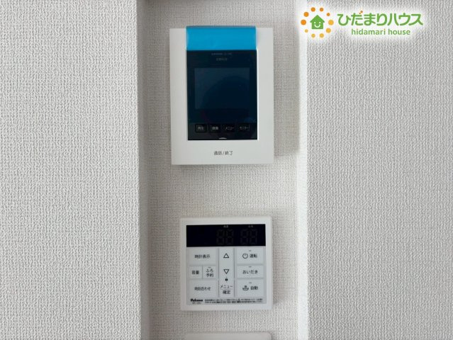 鴻巣市吹上本町　3期　新築一戸建て　グラファーレ　02　のセキュリティ|室内から訪問者の顔をしっかり確認できるTVモニター付きインターホンです！お子様のお留守番時や夜間の対応も安心♪ボタン操作もシンプルで分かりやすく、ご家族の安全な暮らしをしっかり守ってくれます！