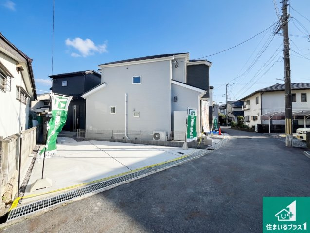 ★1(土)2(日)現地見学可能！★野洲市近江富士　ラスト1邸の前面道路含む現地写真|周辺は閑静な住宅街！前面道路広々で車の出し入れも便利です。駐車が苦手な方でも安心して車庫入れできます！
